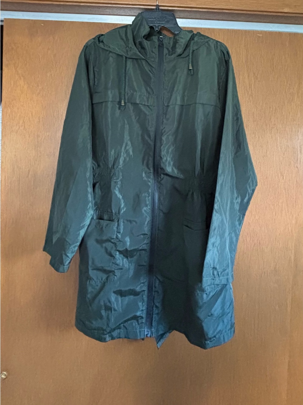 Women’s Lightweight Hooded Rain Jacket - Dark Olive Green. Size large